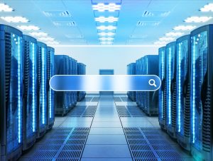 Data center avec des serveurs éclairés en bleu et une barre de recherche illustrant la mutation des moteurs de recherche vers l'intelligence artificielle